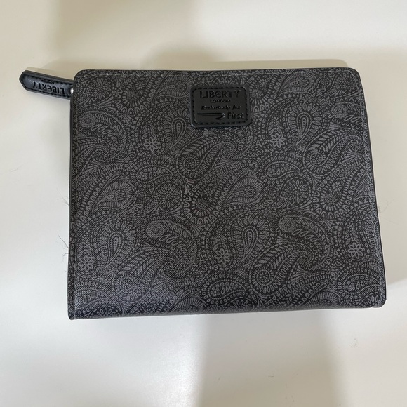 Liberty London For British Airways First Class Black Paisley Toiletry Bag - Picture 2 of 10
